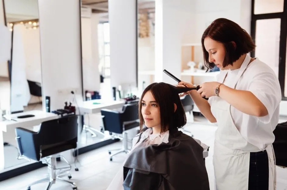 Studio Tóc Chuyên Nghiệp: Bí Quyết Sở Hữu Mái Tóc Đẹp Hoàn Hảo
